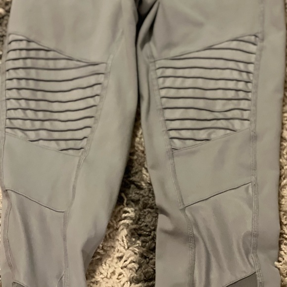 ⭐️ALO high-waist MOTTO legging in dove gray and glossy - Picture 10 of 13